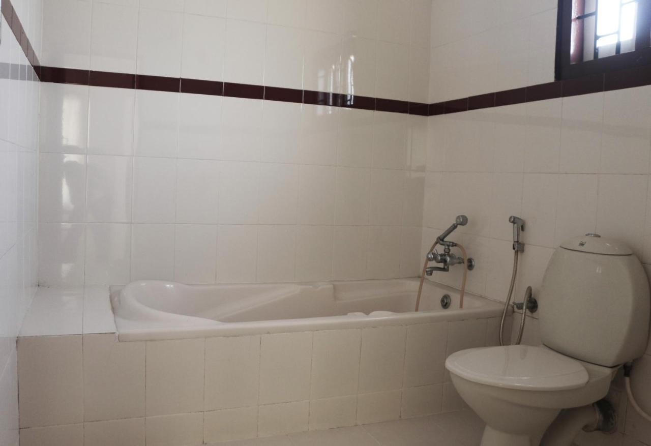 East Coast Hotel Thiruvananthapuram Екстериор снимка