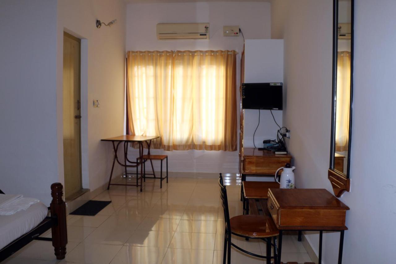 East Coast Hotel Thiruvananthapuram Екстериор снимка