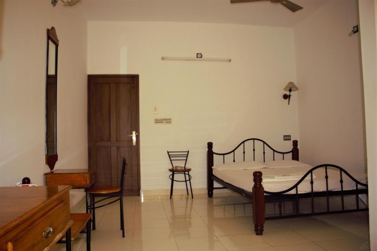 East Coast Hotel Thiruvananthapuram Екстериор снимка
