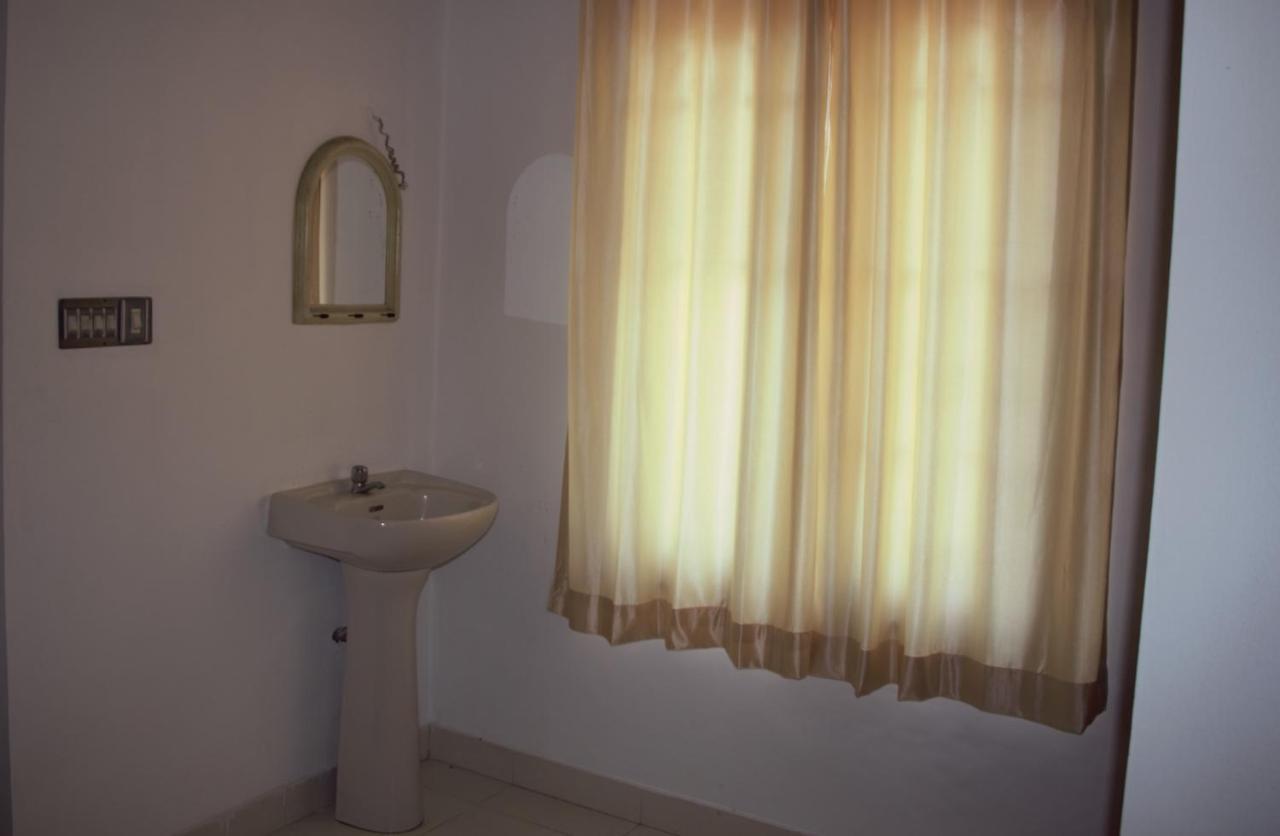 East Coast Hotel Thiruvananthapuram Екстериор снимка