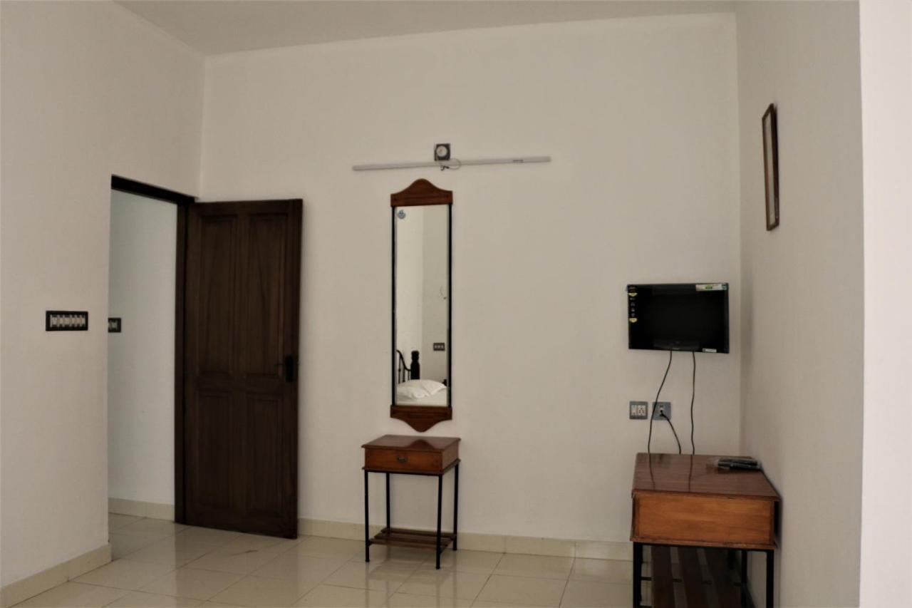 East Coast Hotel Thiruvananthapuram Екстериор снимка